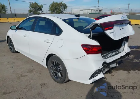 2023 Kia Forte Lxs z USA, uszkodzony, nr VIN 3KPF24AD1PE603540